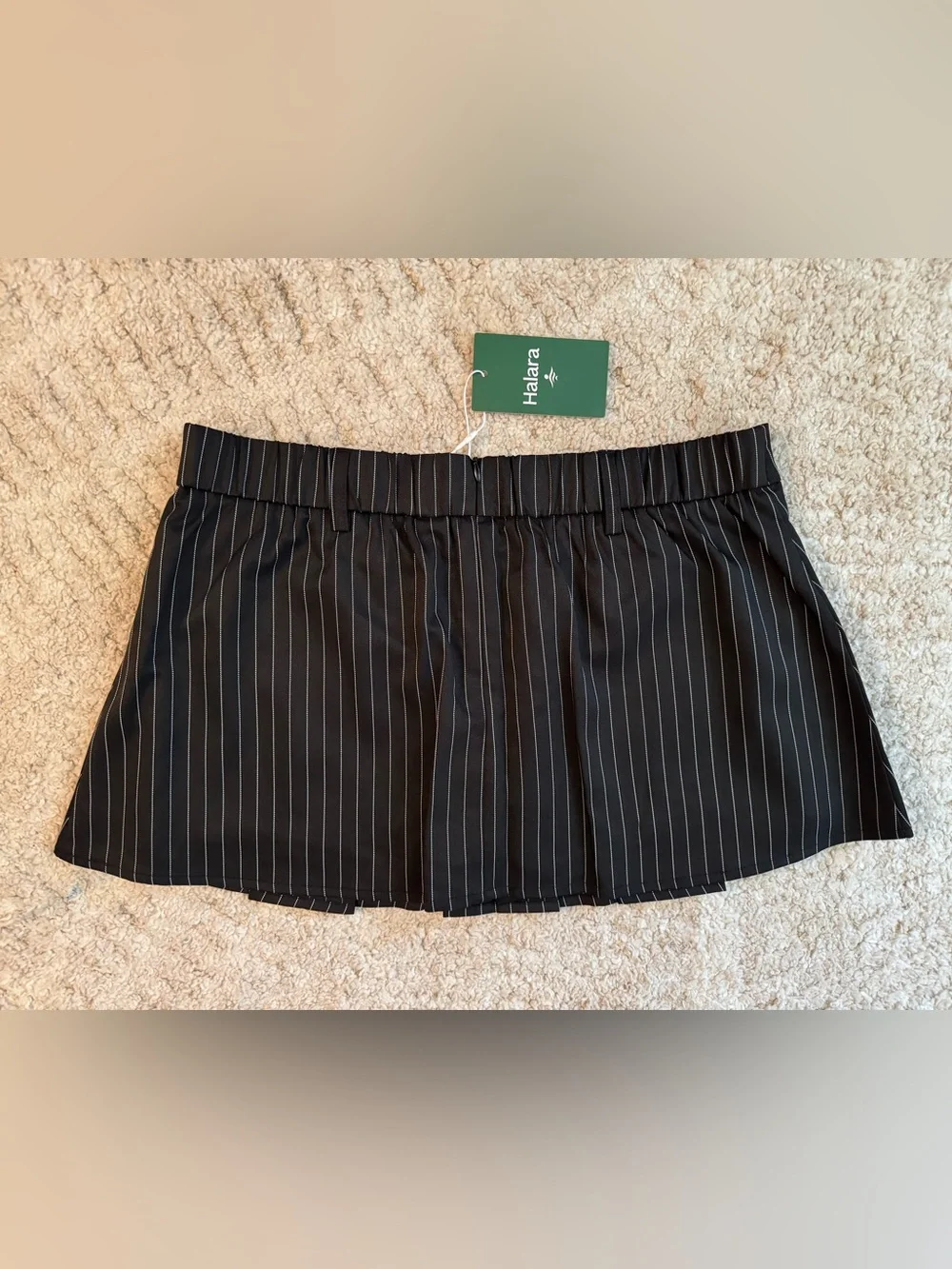 Halara black & white pinstripe mini skort, size Small. NWT. - Picture 4 of 8